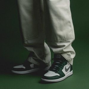 ✔️NIB✔️ NIKE Air Jordan 1 Retro High OG Gorge Green